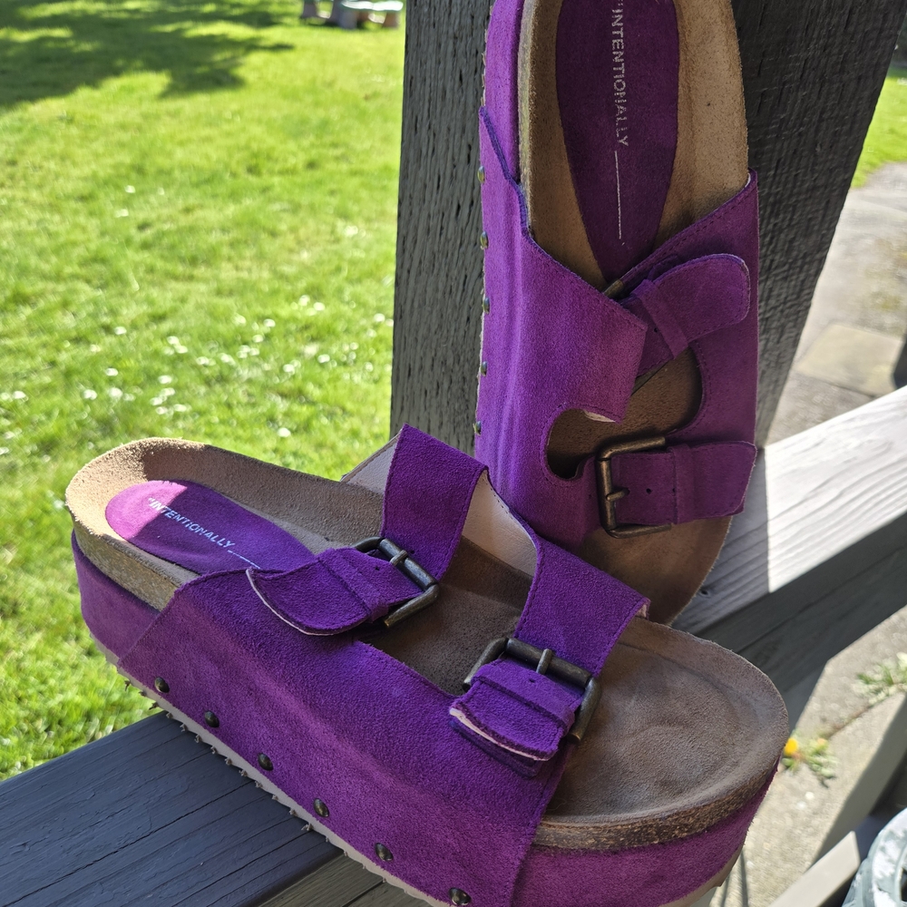 Intentionally Platform Sandal